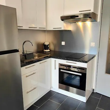 Appartement With Balcony Near Downtown Fréjus